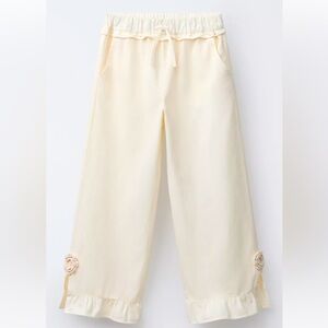 Crochet flower ruffle pants